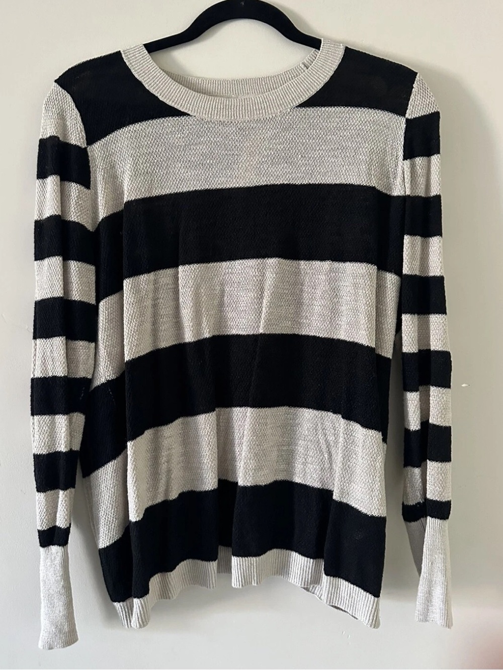 Banana Republic Black and Cream Striped Lightweight Sweater with open back - xl